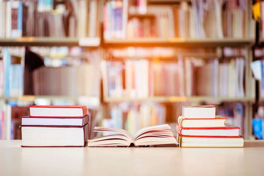 الكتب التعليمية والمناهج